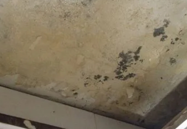 电白阳台漏水维修公司分享下电白卫生间渗水维修需要注意哪些问题。